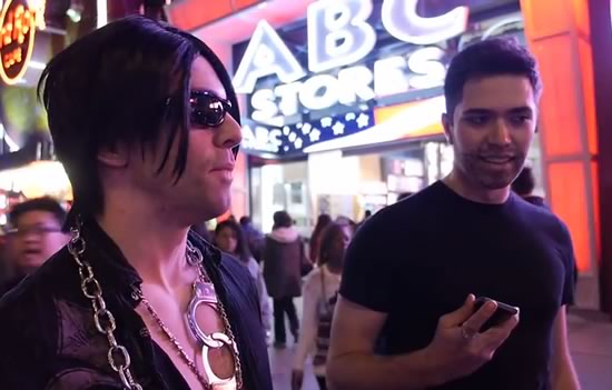 David Blaine y Criss Angel conquistan mujeres con magia