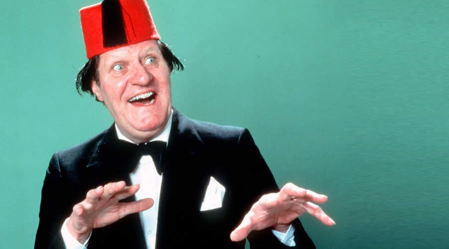 Tommy Cooper la leyenda de la magia y la comedia