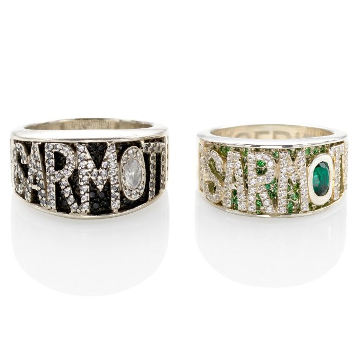 Anillos con la sincripción SARMOTI