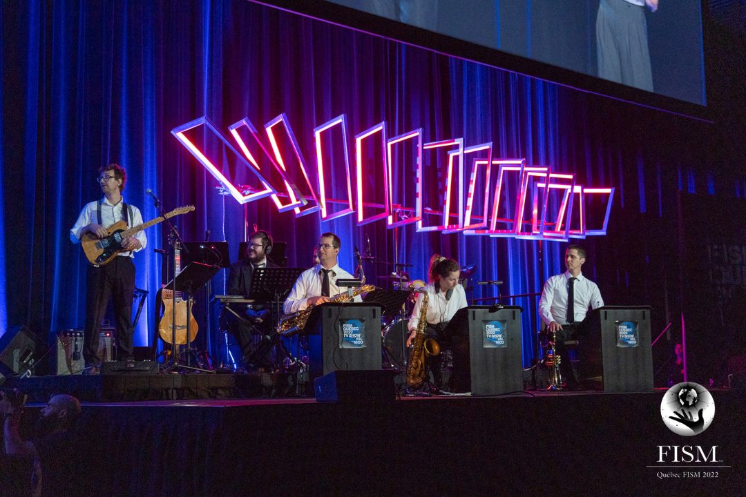 acordeon de cartas en luces